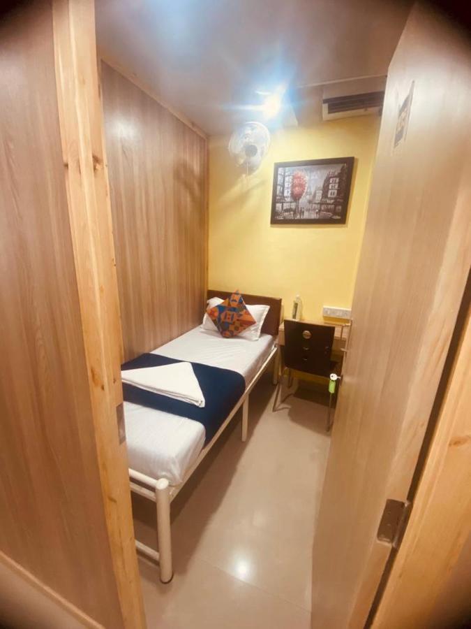 Royal Cabin Stay Mumbai Exteriör bild