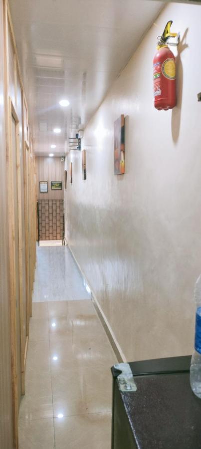 Royal Cabin Stay Mumbai Exteriör bild