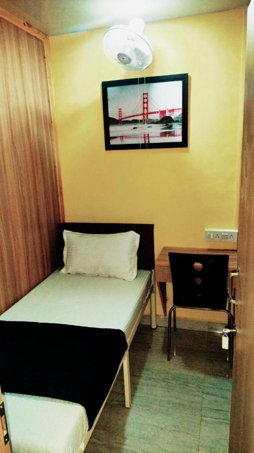 Royal Cabin Stay Mumbai Exteriör bild